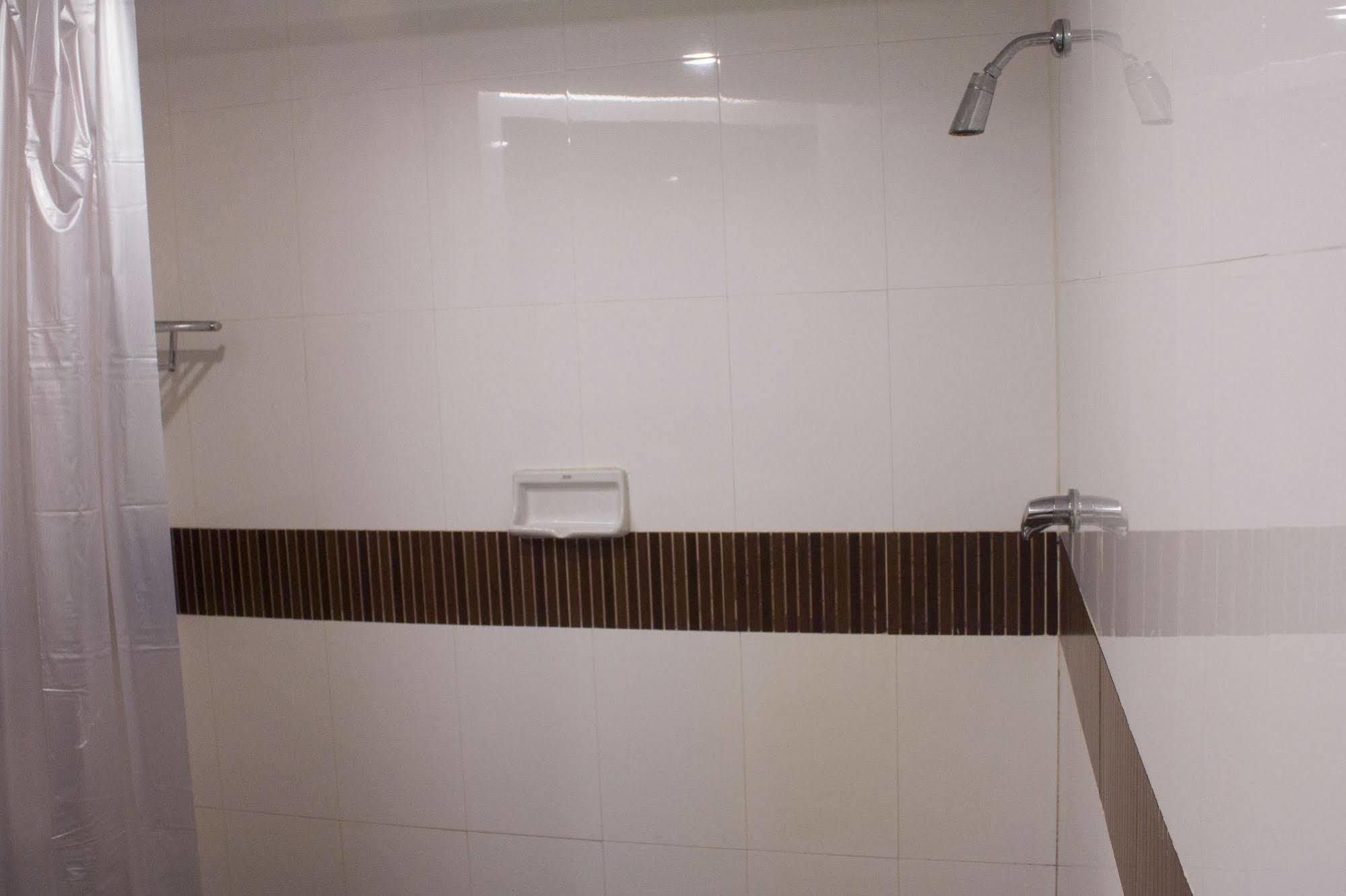 Hatyai Holiday Hotel Hat Yai Bagian luar foto